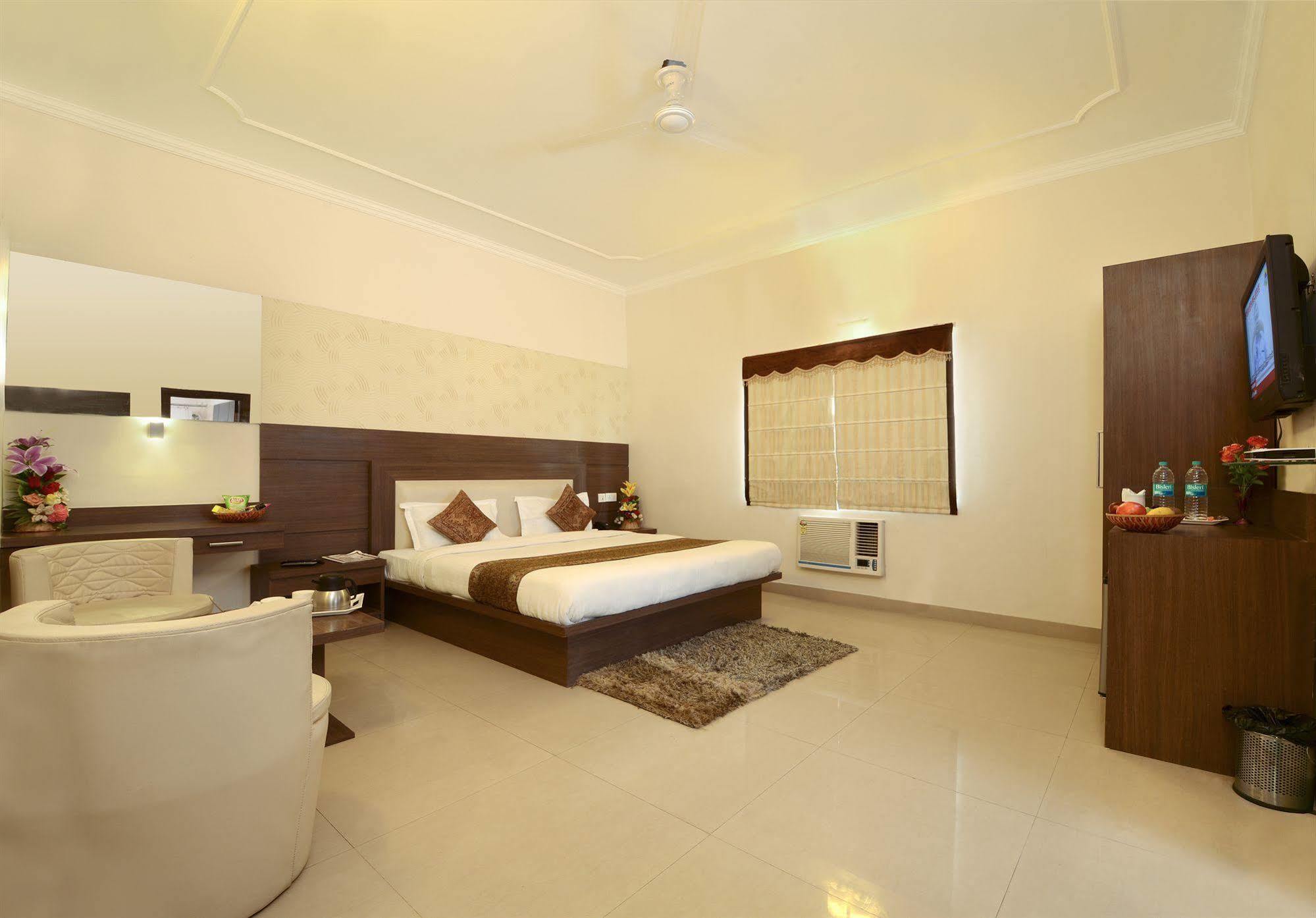 Fabhotel Plus Maniram Palace Agra  Kültér fotó